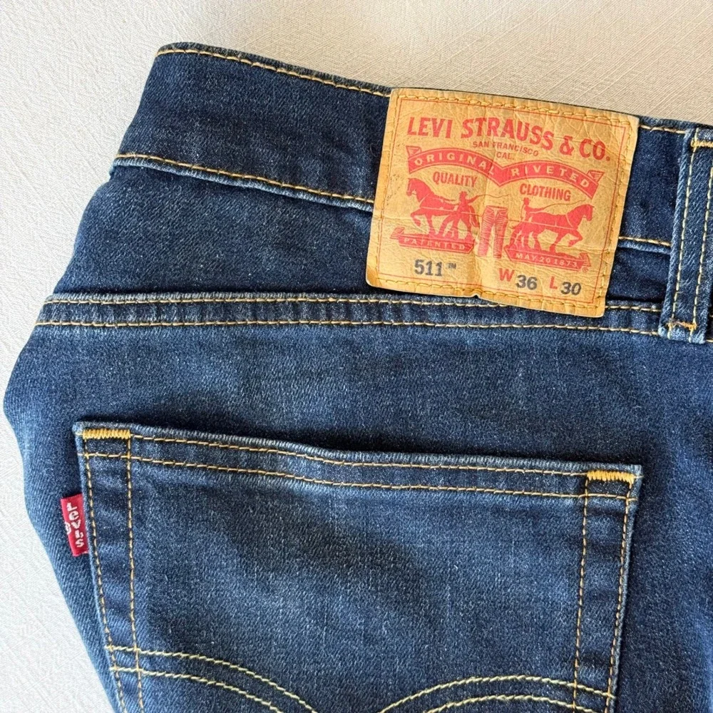 Levis measurements waist